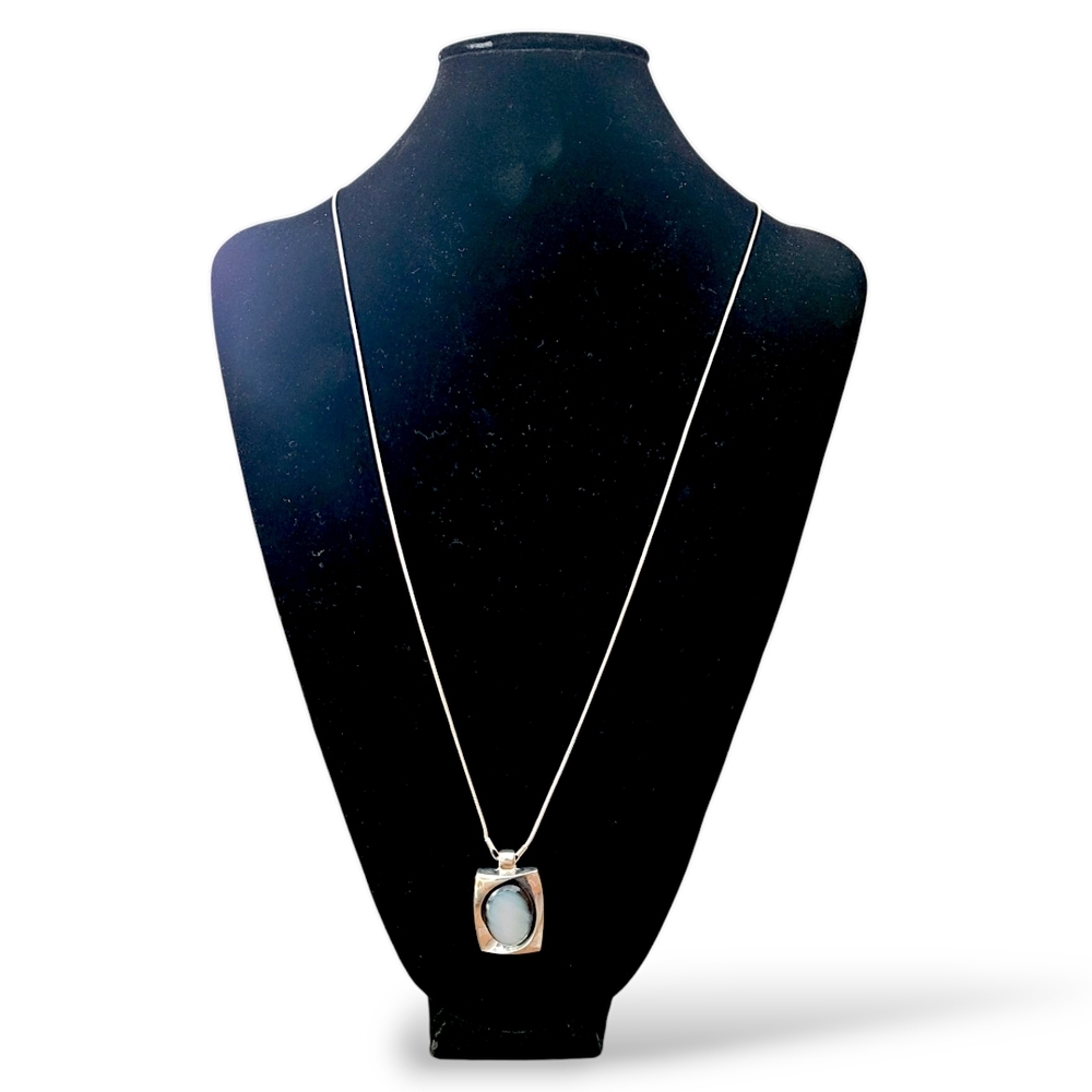 1990s Kenneth Cole Minimalist Cat's Eye Pendant Necklace